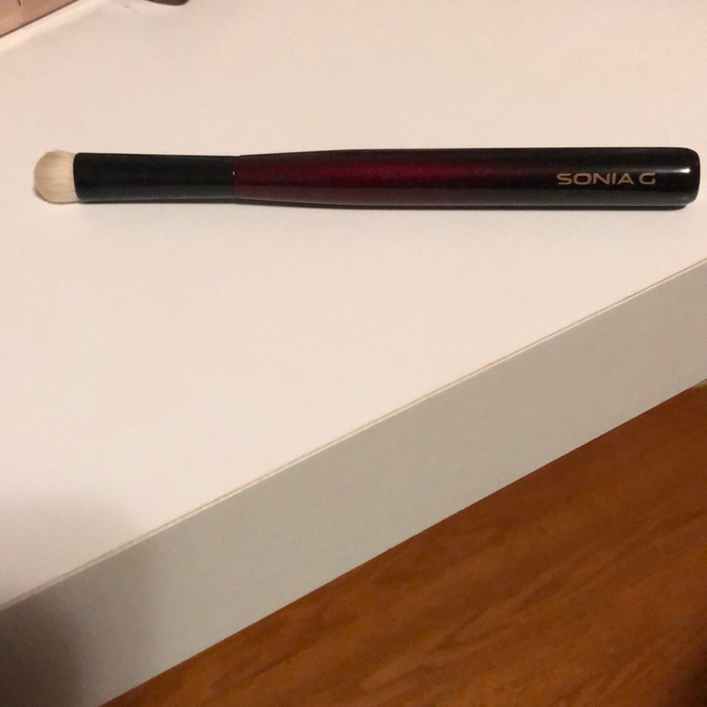 Sonia G Builder Two brush